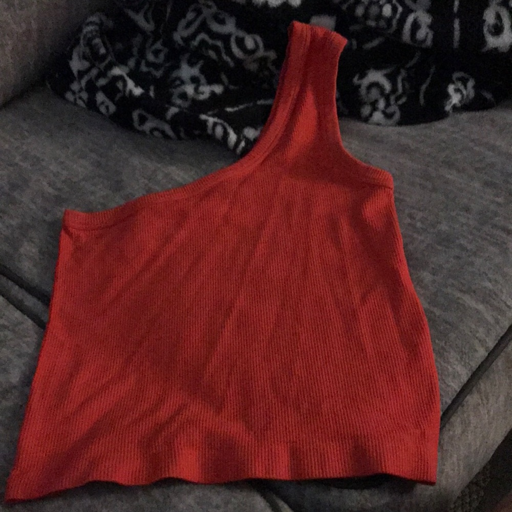 One shoulder crop top